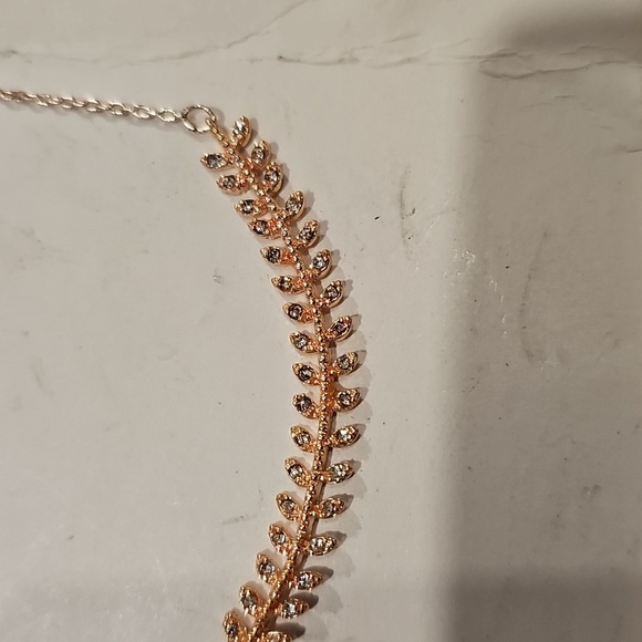 LAUREN CONRAD ROSE GOLD NECKLACE w/ CLEAR FAUX CRYSTAL LEAF ACCENTS NWT - Picture 2 of 4